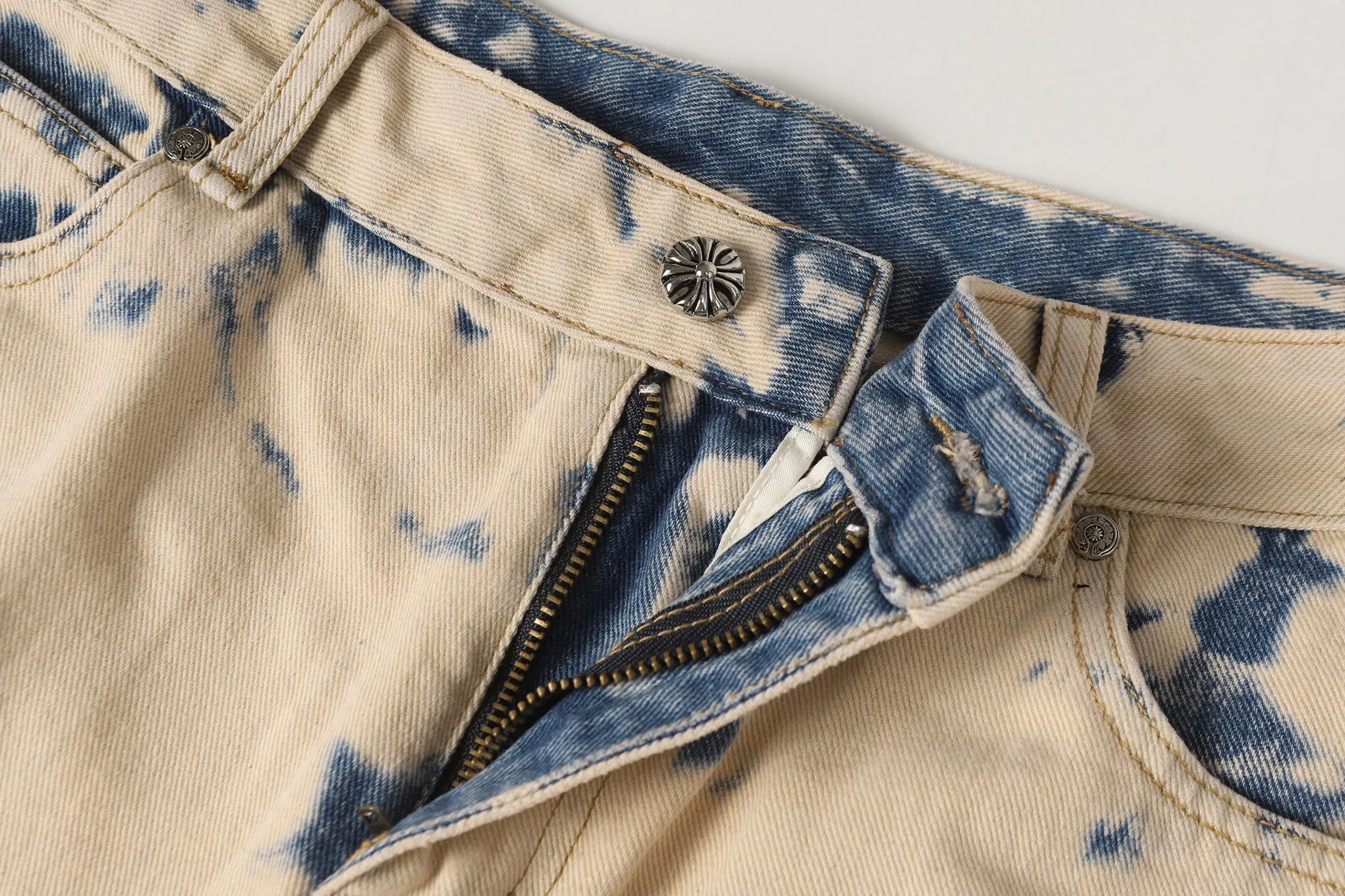 P310 Cross-border model, please do not place an order if you are pursuing quality - Chrome Hearts/Chrome Heart Cross ✝️ Heavy duty washed jeans, trousers and casual pants with leather embroidery - High weight, high density and high quality. The wool is soft, delicate and skin-friendly. Soft and silky to the touch. Warmth and skin-friendly. - Custom-woven and dyed with no color difference. No matter the fabric or workmanship details, it beats the ordinary version on the market - Hardware zipper accessories are all customized, full of details - Color: Tie-dye -Size: 28 30 32 34 36